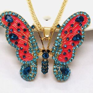 🦋 Betsey Johnson stunning & sparkling butterfly pendant necklace 🦋